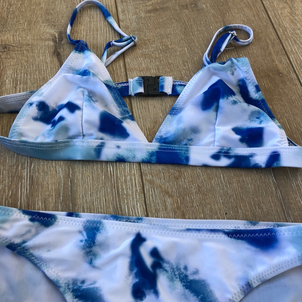 Bikini - Picture 2 of 4